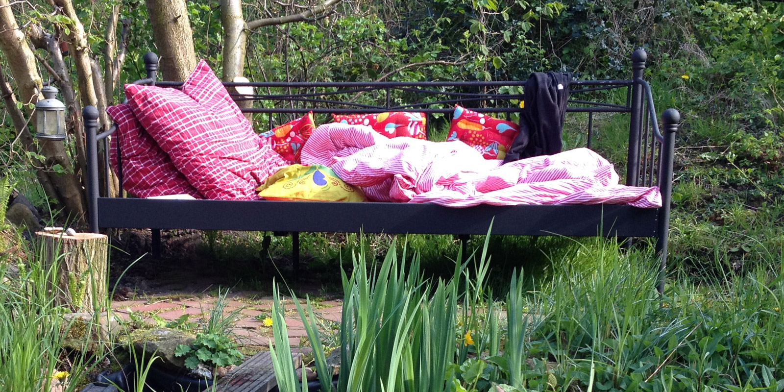 metallbett im garten